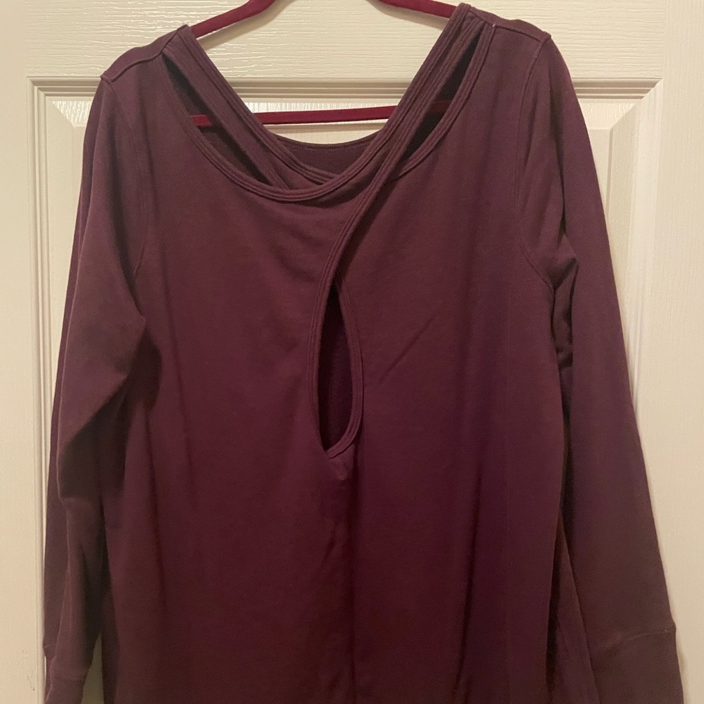 Burgundy active sweatshirt with back cutout